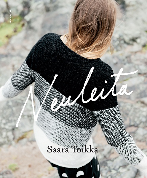 Neuleita -neuleohjekirjan kansikuva, jossa henkilöllä on raidallinen neulepaita.